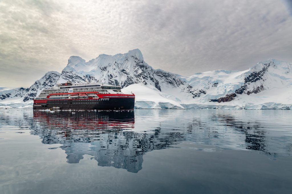 Hurtigruten Roald Amundsen