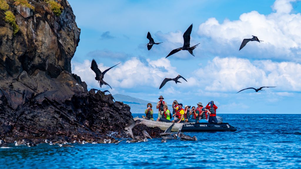 Hx galpagos islands ecuador hgr 163528 photo andres ballesteros 1 