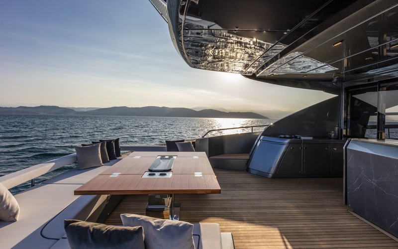 Montenapo riva 88 sun deck