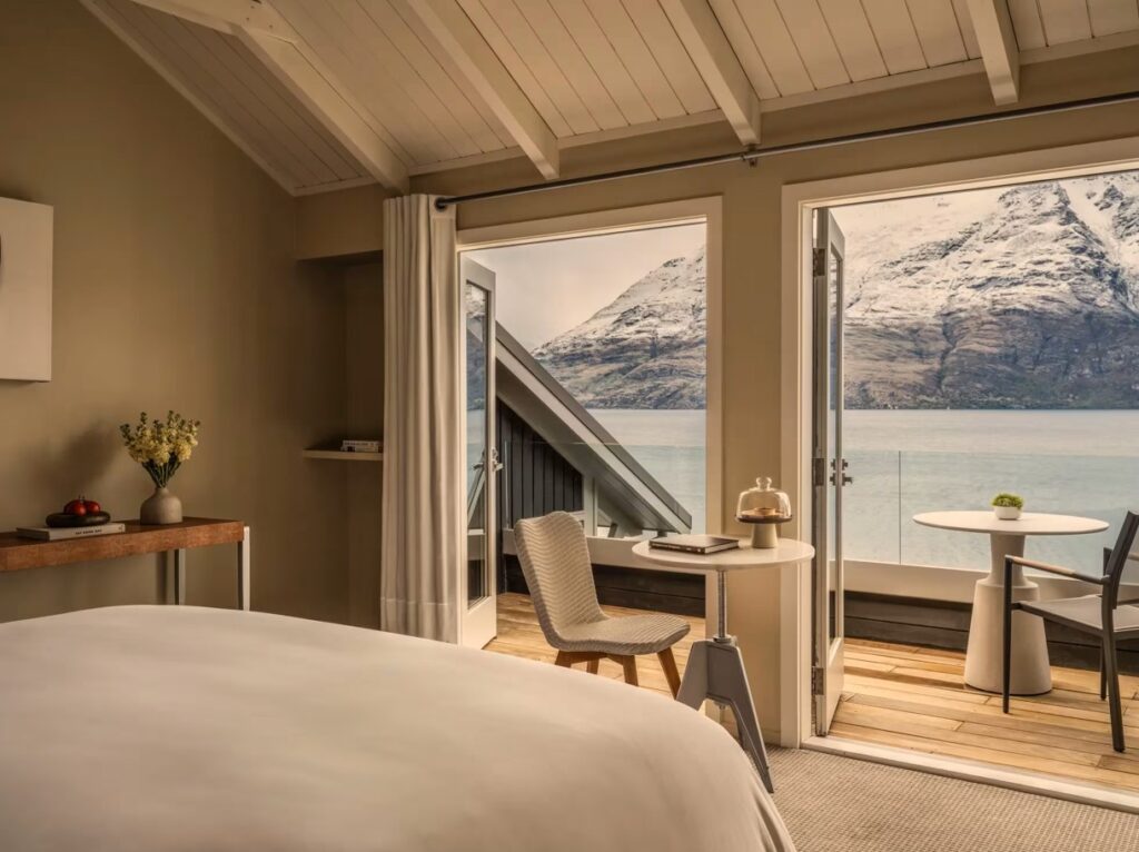 Matakauri Deluxe Lake View Room