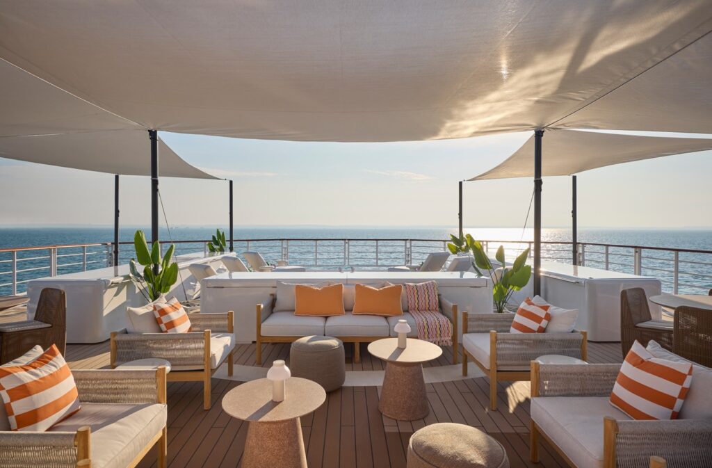 Paspaley Pearl sun deck