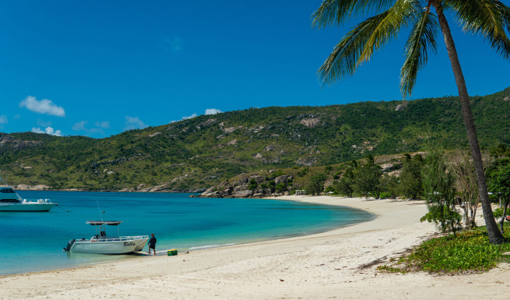 Lizard island gallery explore beach dinghy
